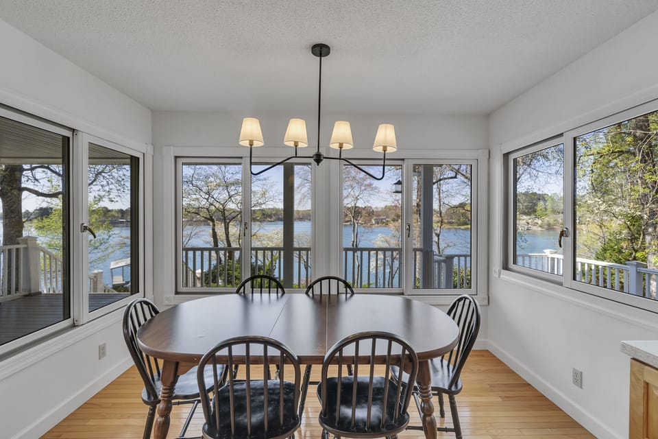 Breakfast table seating for 6