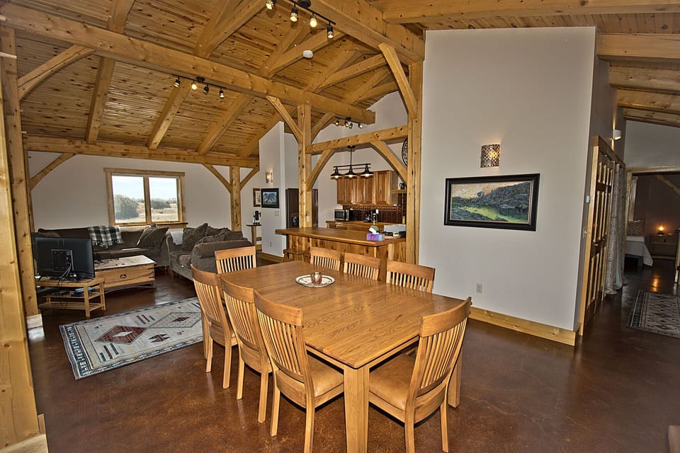 Living/Dining Area with Beautiful Mountain Views (1)