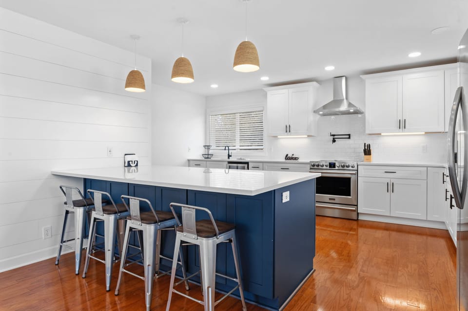 Large island for visiting, cooking and eating