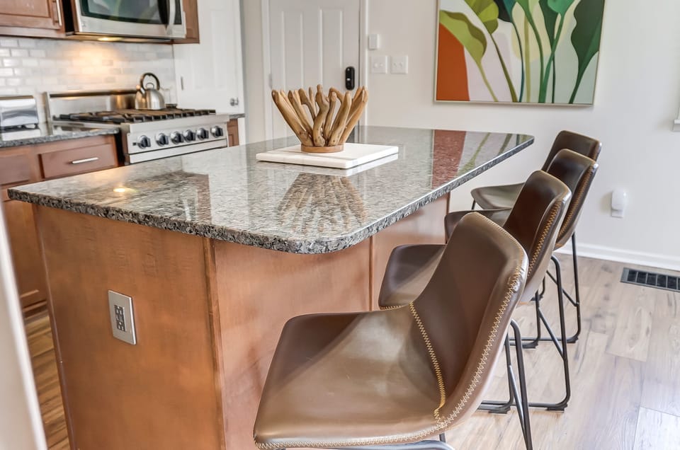 Oversized eat-in island great for hanging out with family while cooking