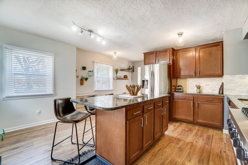 Fully stocked kitchen with granite countertops, blender, basic spices and oil