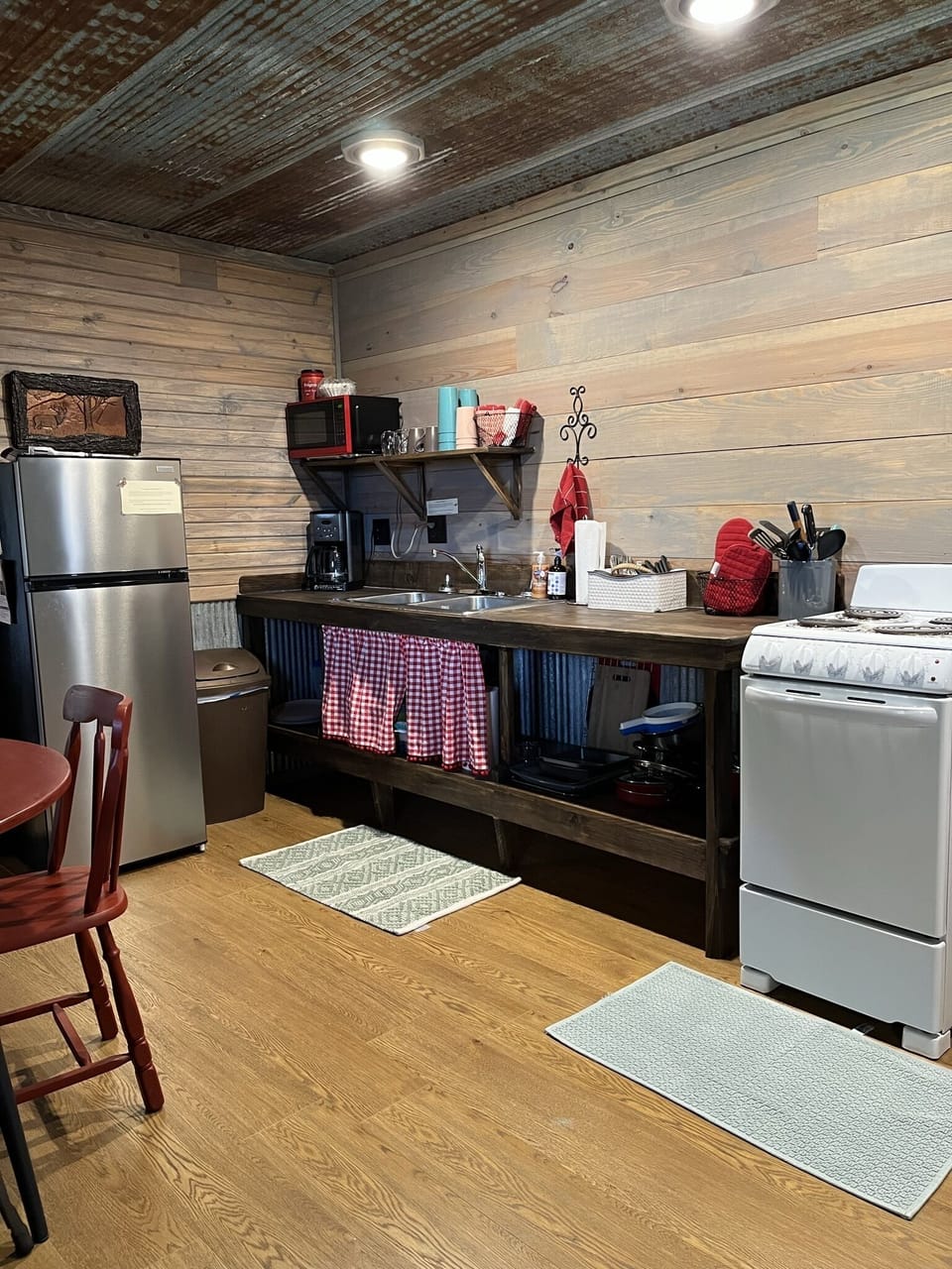 Kitchen with all the stuff!