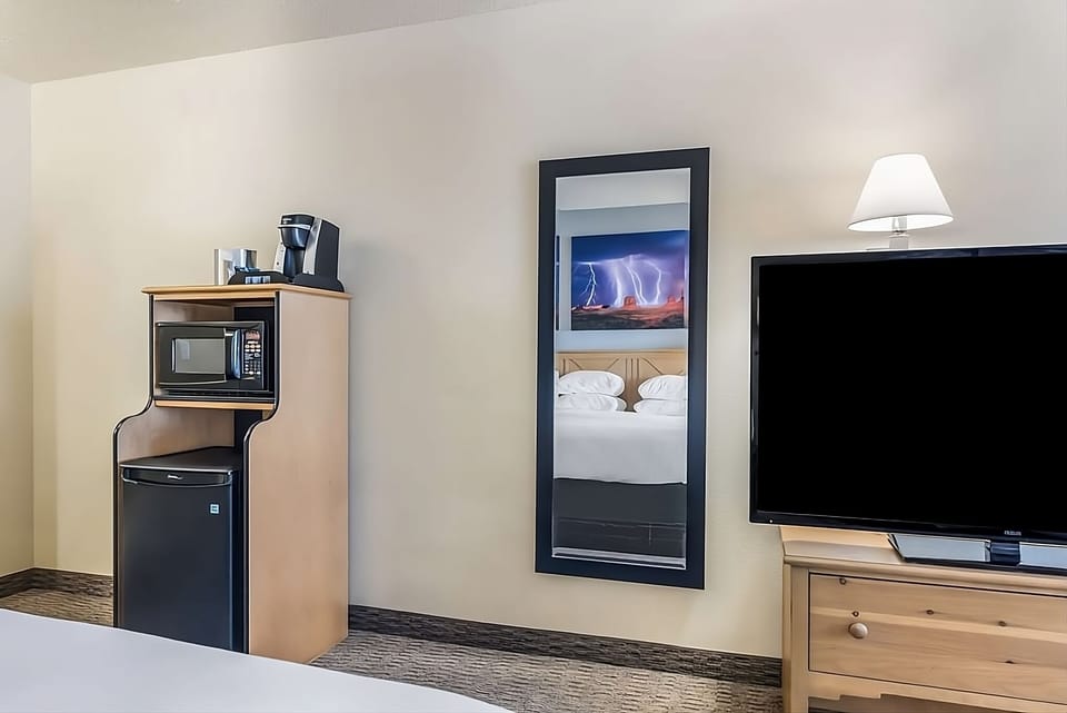 Start mornings with in-room coffee, microwave, and mini fridge.