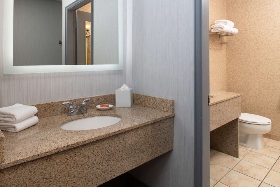 Get ready smoothly with plenty of counter space and fresh towels.