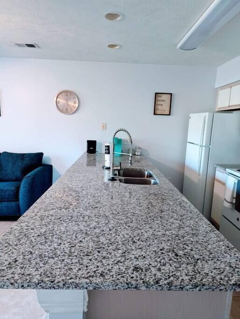Full kitchen