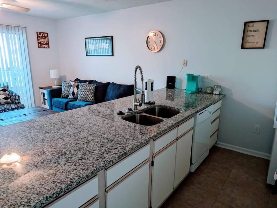 Full kitchen