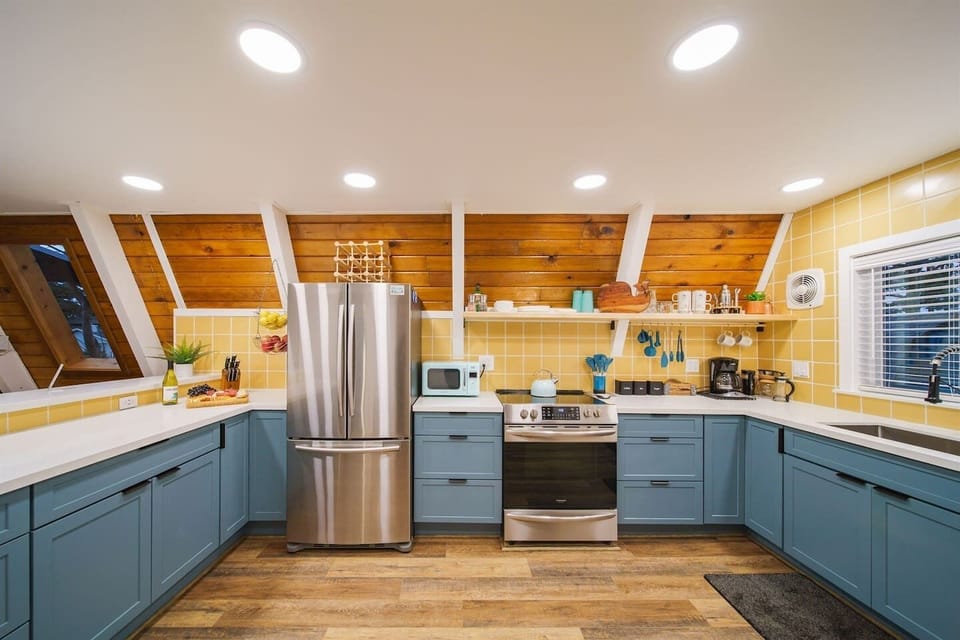 The new & modern kitchen Is sure to please our discerning guests.