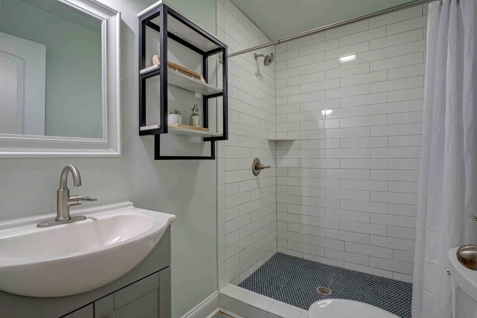 Full Bathroom