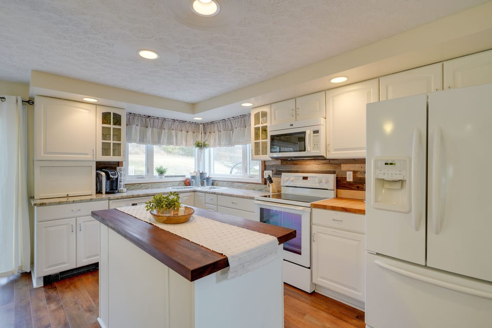 Kitchen | Dishware & Flatware | Drip Coffee Maker | Complimentary Spices