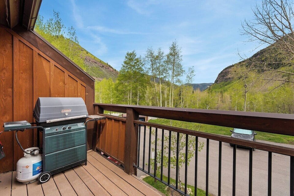 Private Deck with BBQ Grill