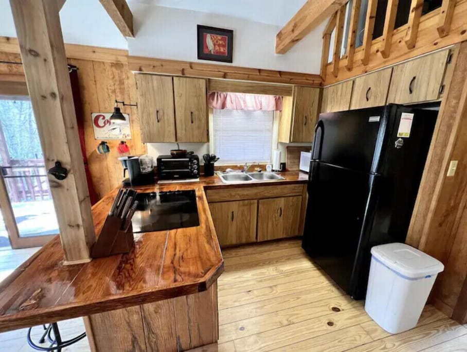 Kitchen area to prep and prepare your meals