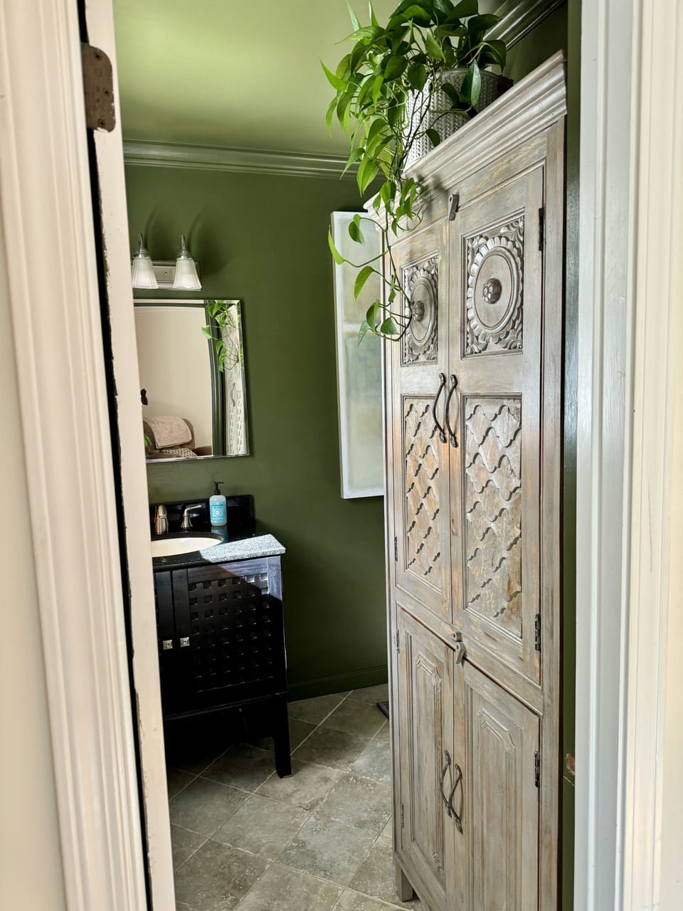 Master bedroom bathroom (shower, no tub) 