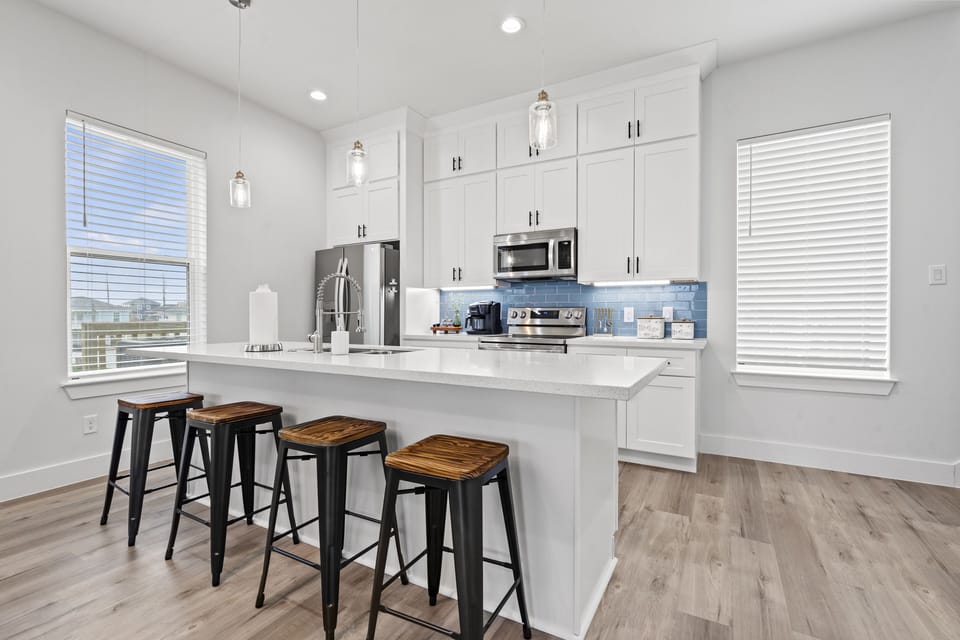 Stunning Kitchen with everything you need for a home cooked meal!