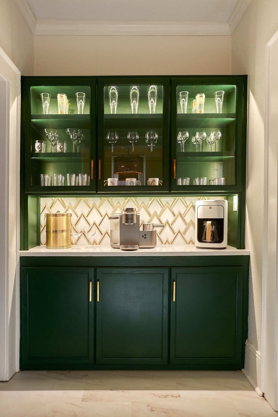 Full Coffee Bar complete with Keurig , regular drip coffee pot, water kettle etc