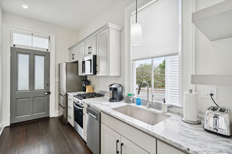 Full Kitchen Facing Porch