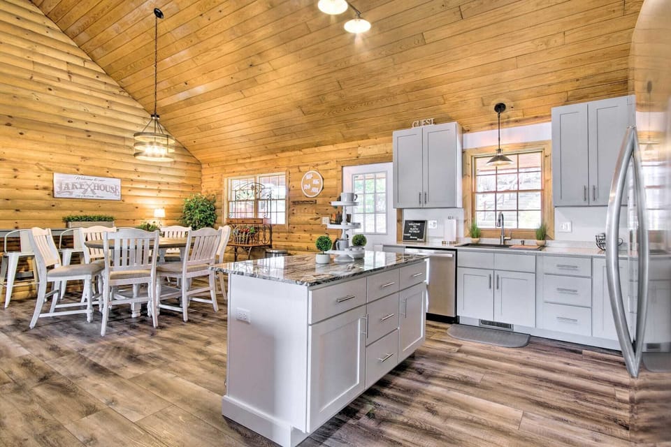Fully furnished kitchen 