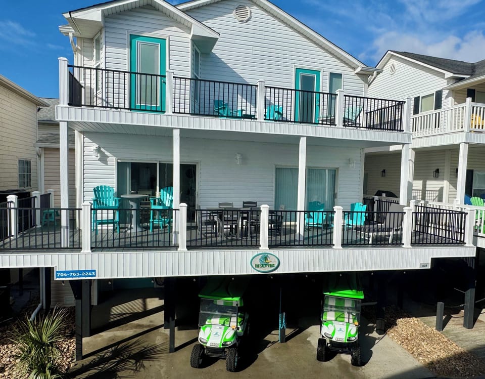 WELCOME HOME TO THE SALTY FROG WITH AMAZING OCEAN VIEWS FROM 2 DECK LEVELS!