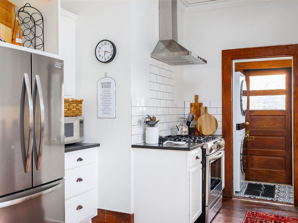 Serious cooks will enjoy this 5-burner gas stove!