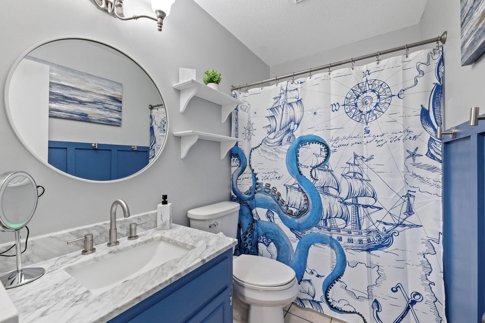 Cozy, fresh clean bathroom