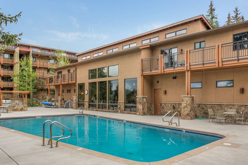 The Terracehouse has full use of the amenities at the Stonebridge Inn.  An outdoor pool, hot tubs and exercise room are available.