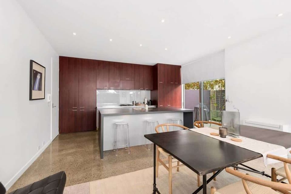 Open plan kitchen and dining