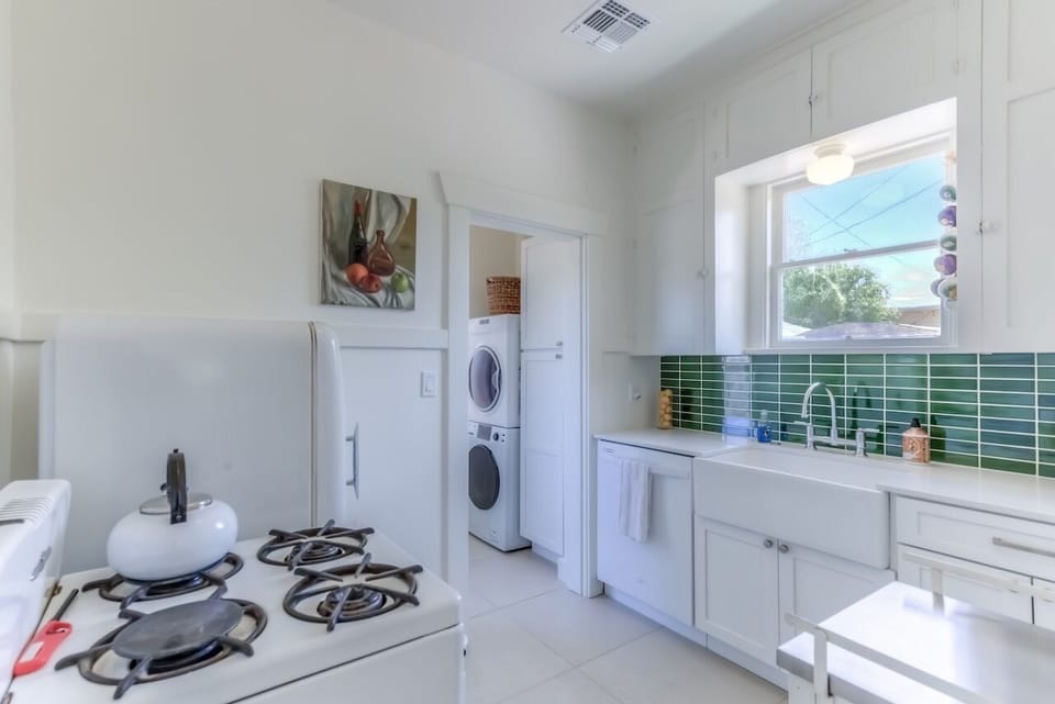 Cute kitchen with vintage OKeefe and Merrill Stove