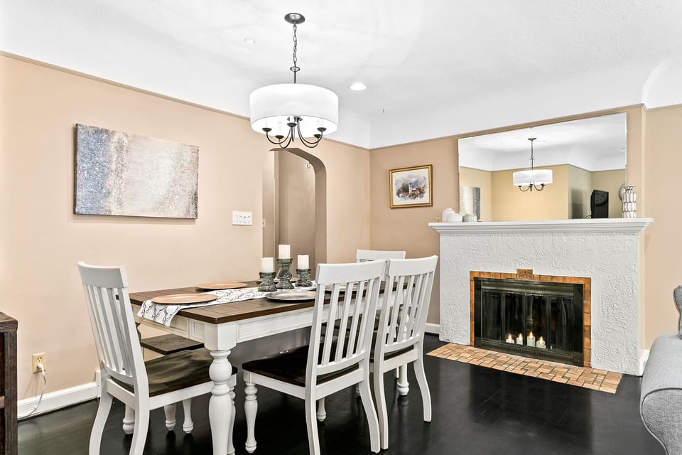 Comfortable dining for up to 7 people.