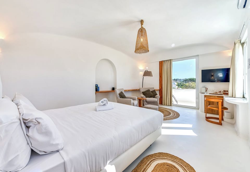 Our Jr. Suite DR. 
Inside a Botanical Garden, 
Villa,15 units, pools, bar, rest