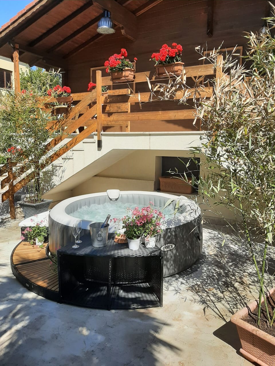 Outdoor spa tub