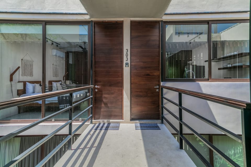 entrance for penthouse