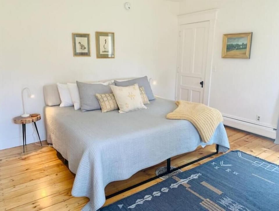 Master bedroom with en suite bathroom