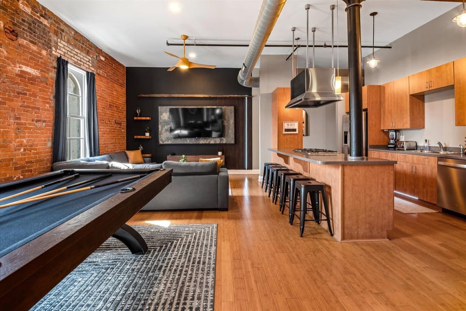 Pool table
