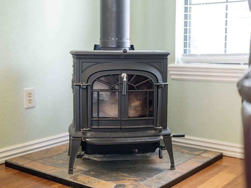 🪔 Warm Gatherings: Share meals at the dining table and stay toasty by the wood‑burning stove