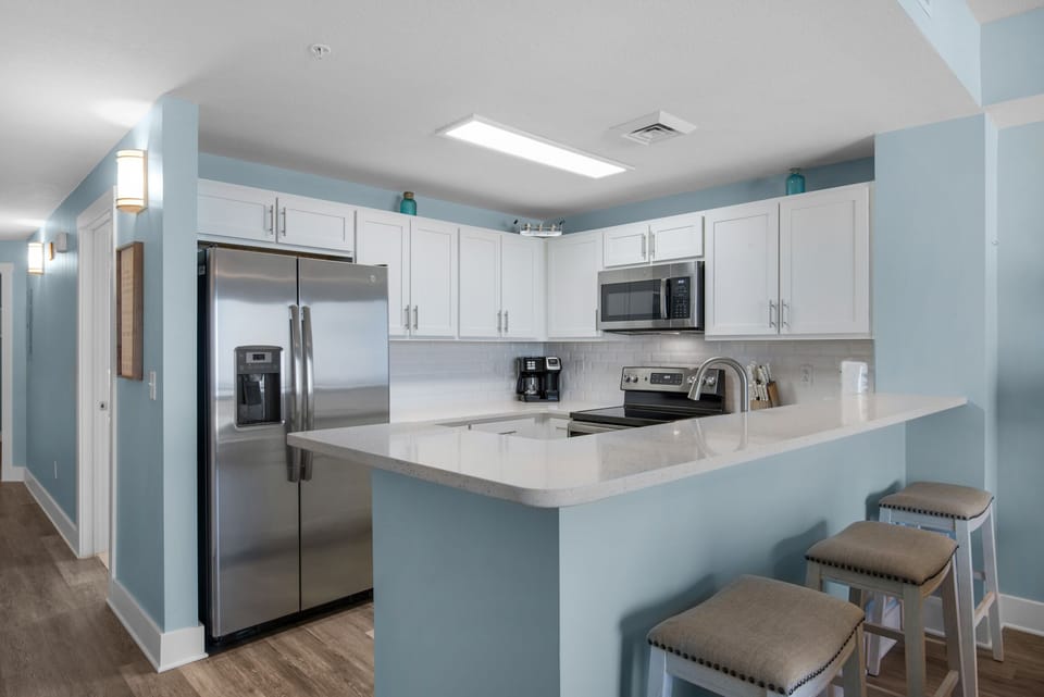 Eat-in bar at kitchen counter