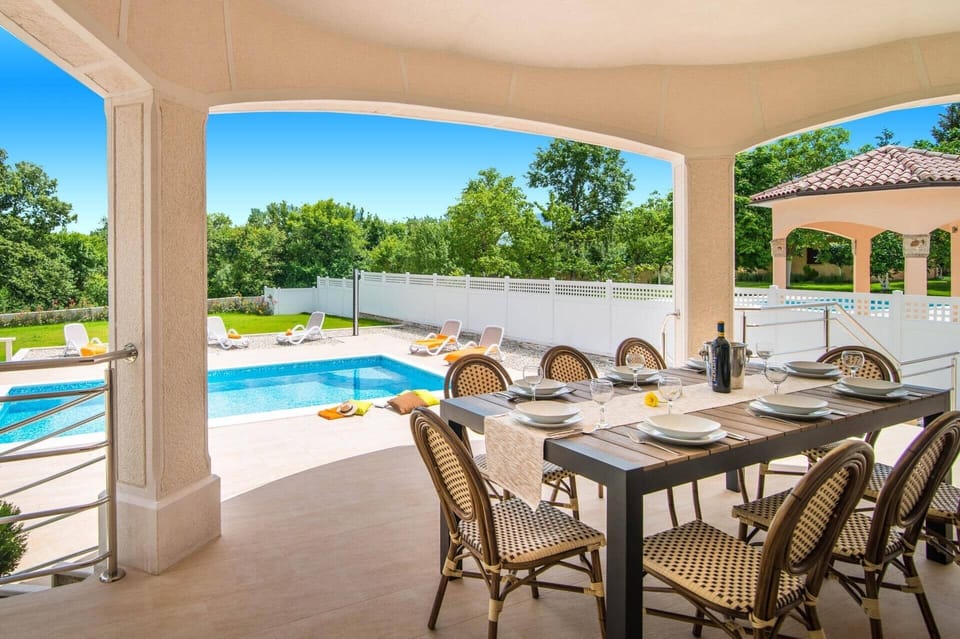 Villa Vivian image