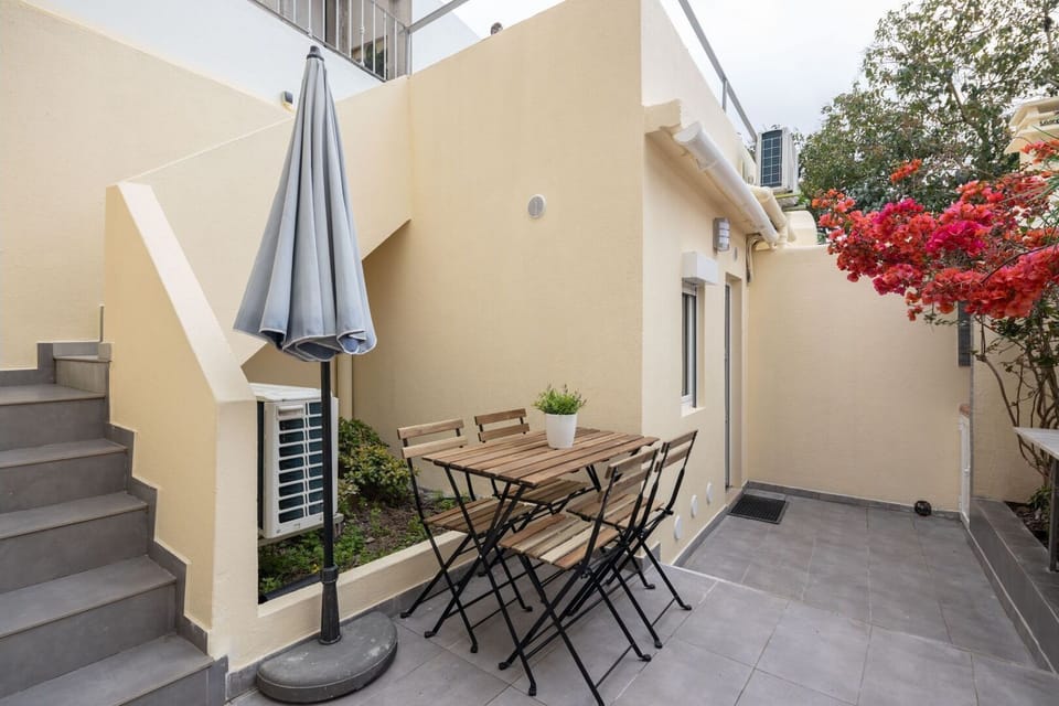 Enjoy a delicious BBQ in this sunny patio #sunny #bbq #portugal #pt #lisbon