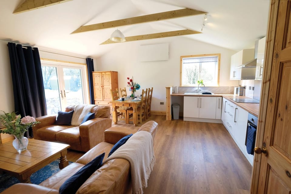 Pen Dragon - 2 Bedroom Cottage - Pen-Clawdd (2826)