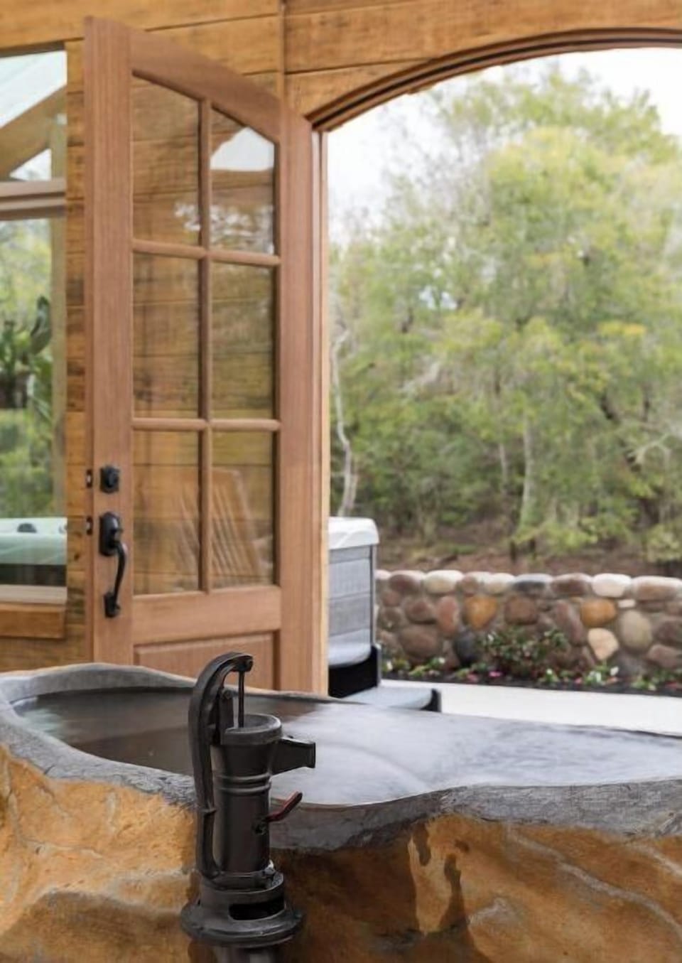 Outdoor spa tub