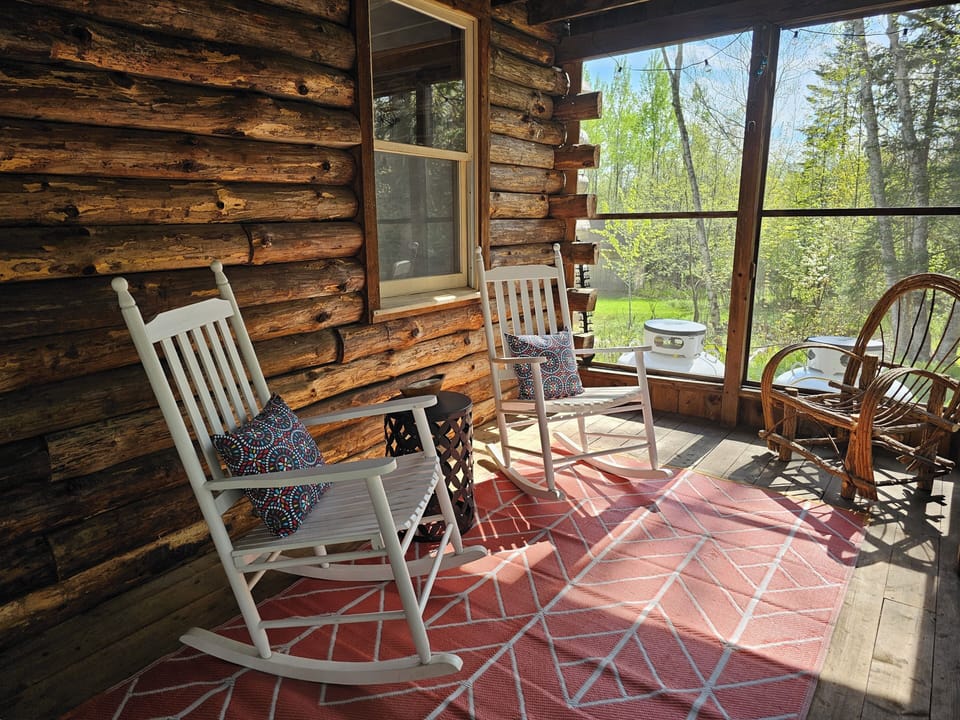 Screen porch with rockers, great place to enjoy your morning coffee or tea!