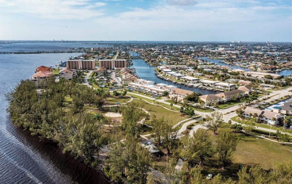 overhead view of waterfront Jaycee park with walking trails