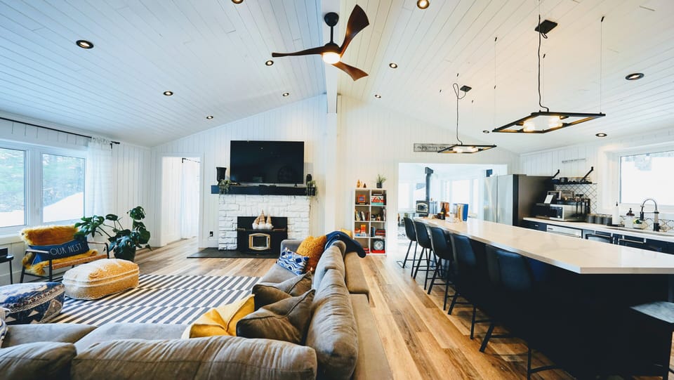 Ample seating for larger parties!