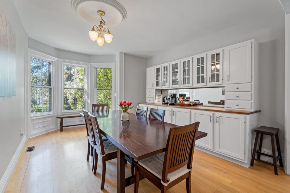 Another angle of dining room next to open kitchen