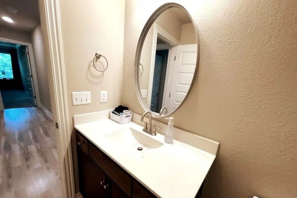 Full Bathroom