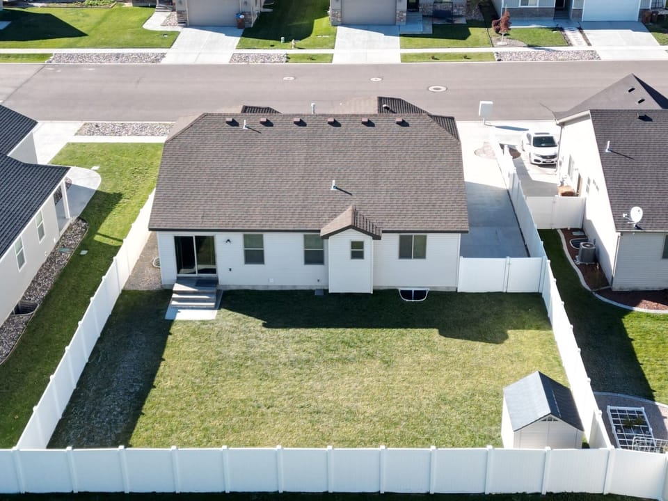 Large Fenced Back Yard