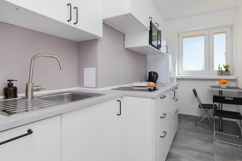 Kitchenette with plenty of kitchen utensils and dishes. 