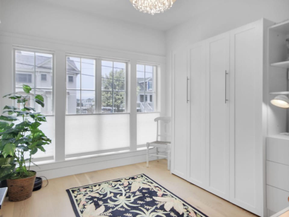 FIRST FLOOR MURPHY BED