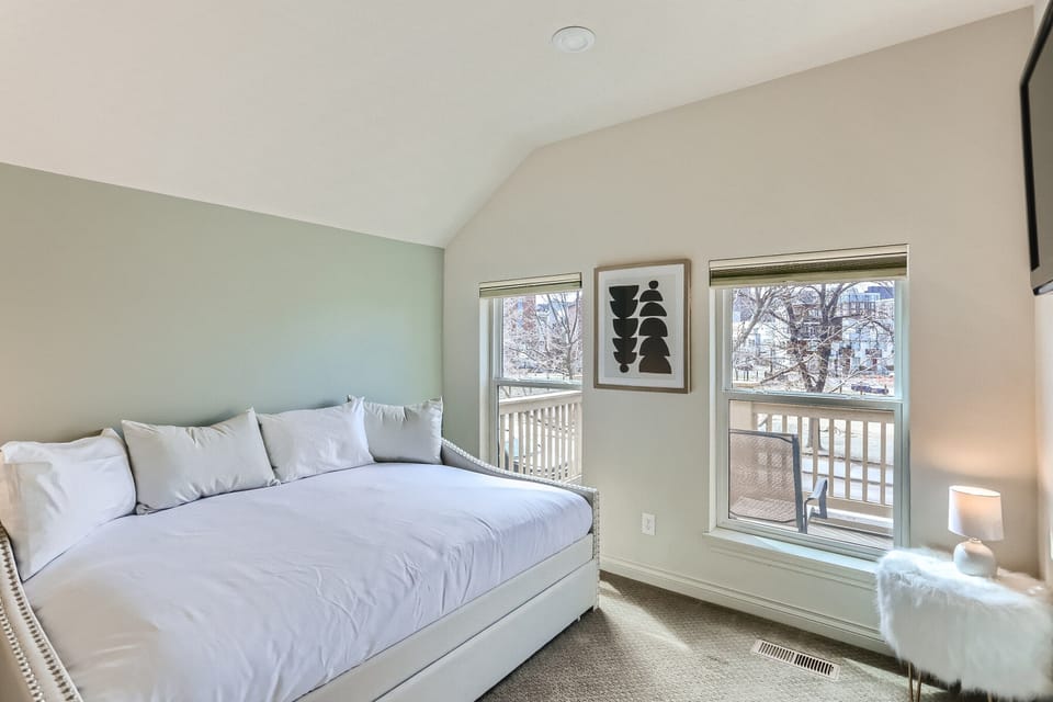 Bedroom (2nd Floor)