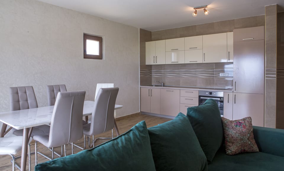 Dining room with table and 4 chairs