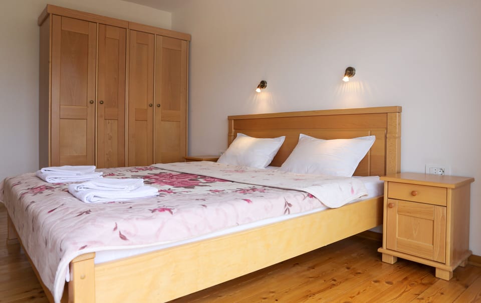 The master room provides queen size and closet 