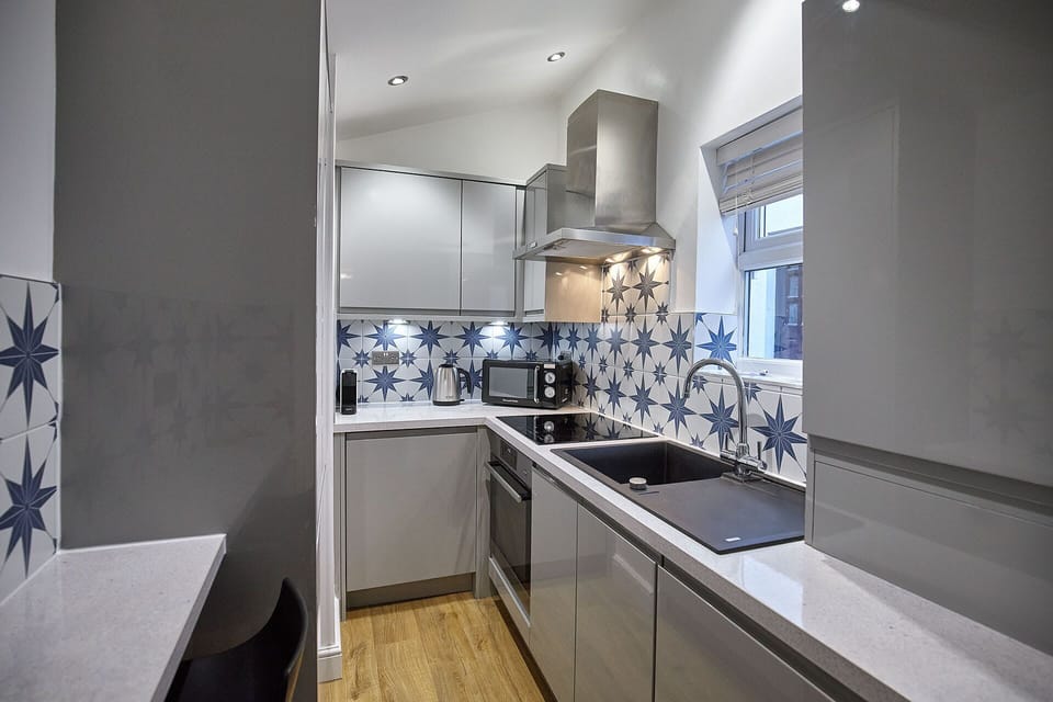 Clinker Cottage, Whitby - Host & Stay